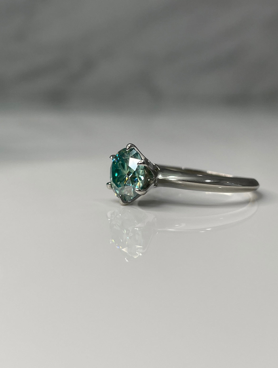 Green Moissanite. Sterling Silver 925 engagement ring with 2CT round brilliant cut green Moissanite in Silver925