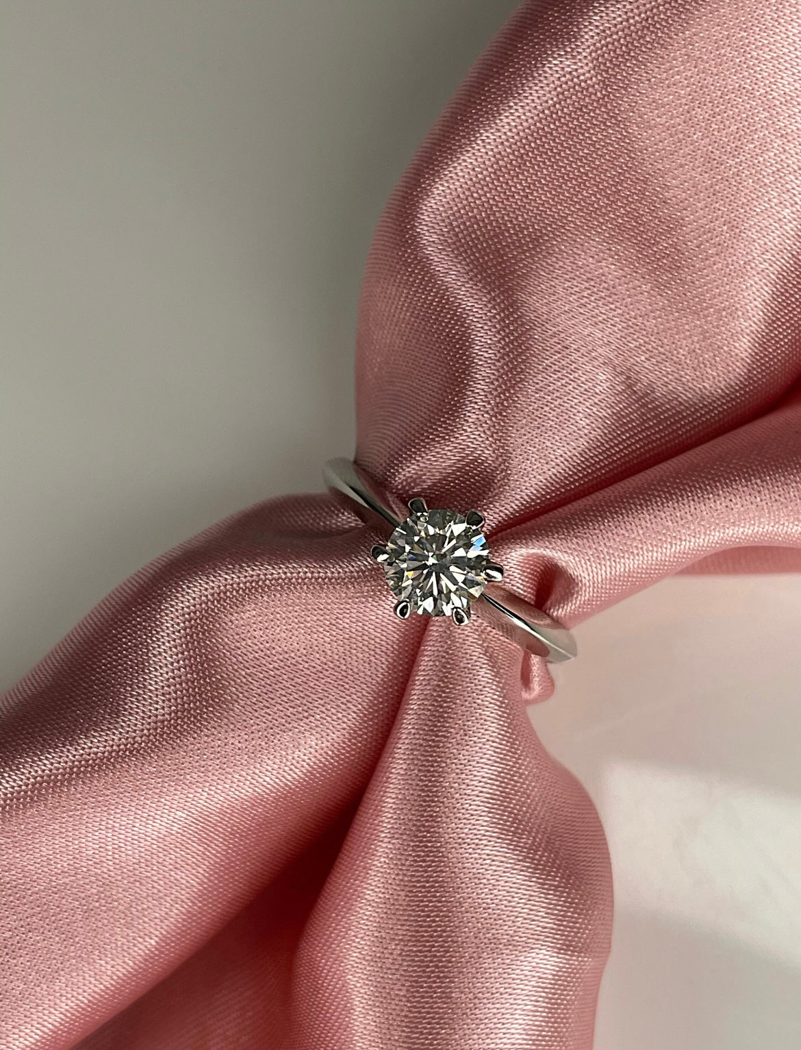 Moissanite. Sterling Silver 925 1CT round brilliant cut solitaire engagement ring with moissanite