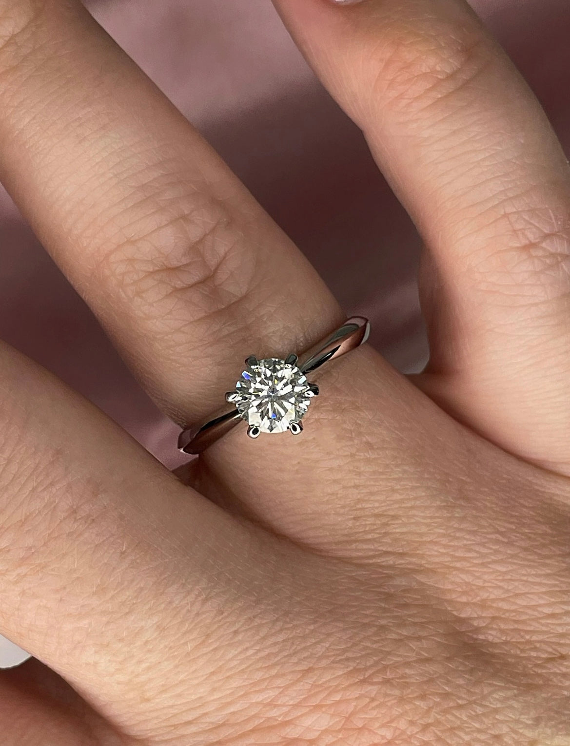 Moissanite. Sterling Silver 925 1CT round brilliant cut solitaire engagement ring with moissanite