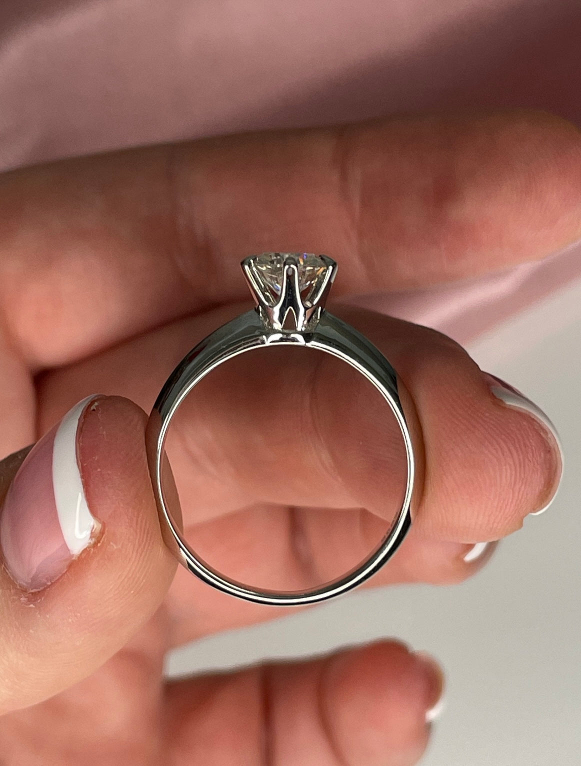 Moissanite. Sterling Silver 925 1CT round brilliant cut solitaire engagement ring with moissanite