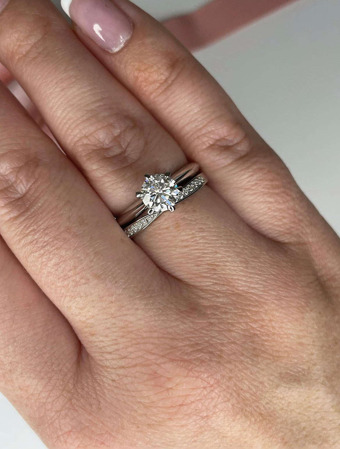 Moissanite. Sterling silver 925 curved moissanite band.
