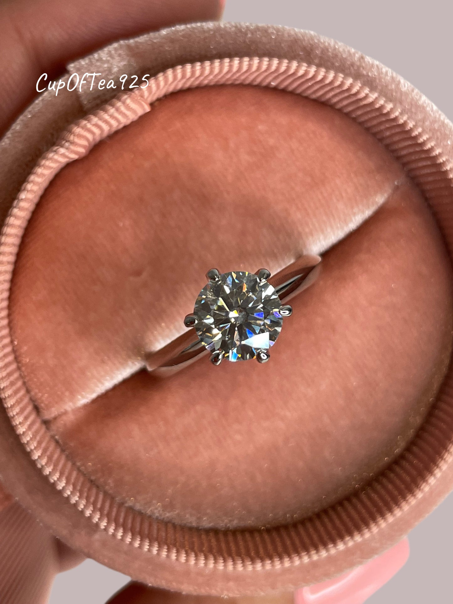 Moissanite. 2CT VVS D color round brilliant cut Moissanite in Sterling Silver 925 Solitaire Engagement Ring