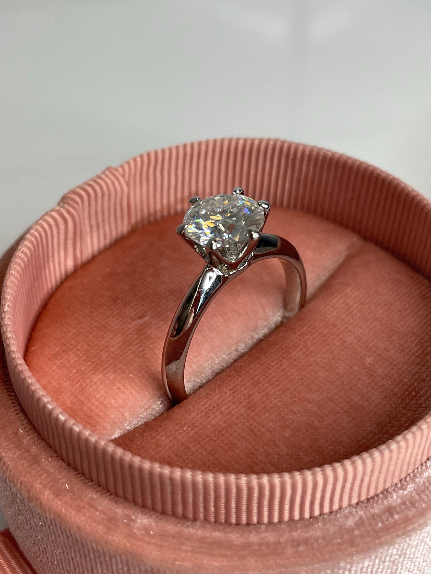 Moissanite. 2CT VVS D color round brilliant cut Moissanite in Sterling Silver 925 Solitaire Engagement Ring