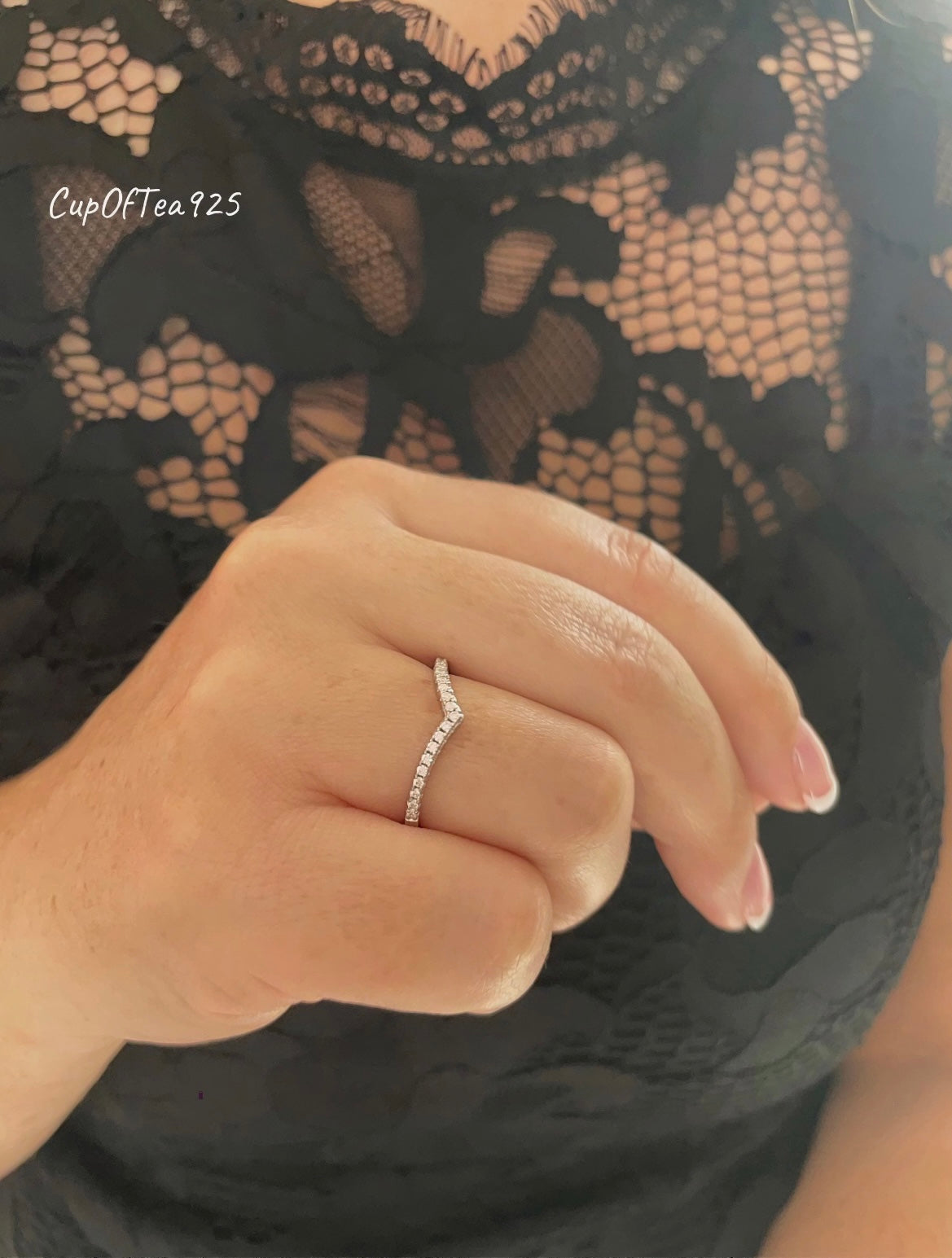 Moissanite. Sterling Silver 925 curved moissanite band
