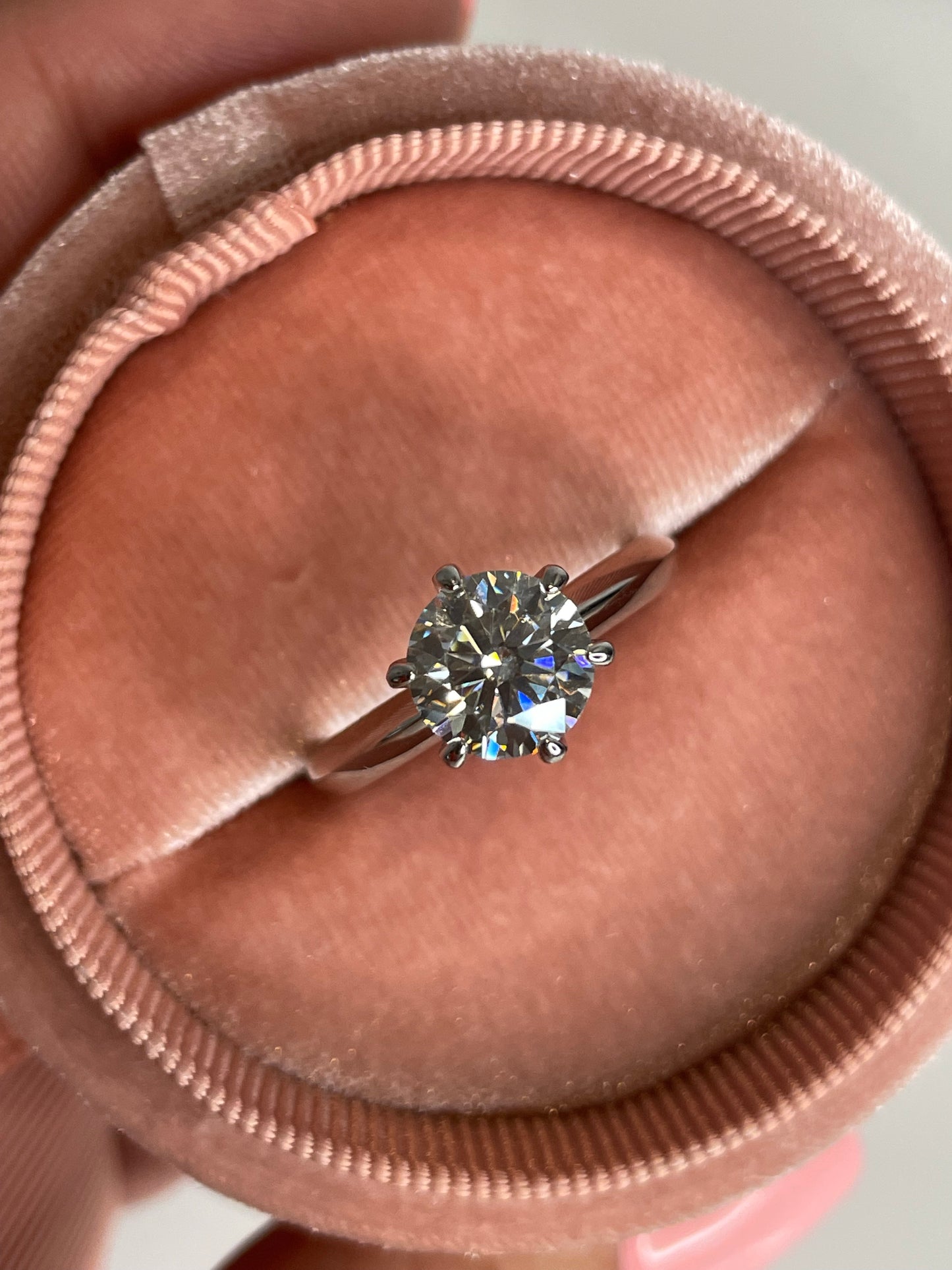 Moissanite. 2CT VVS D color round brilliant cut Moissanite in Sterling Silver 925 Solitaire Engagement Ring