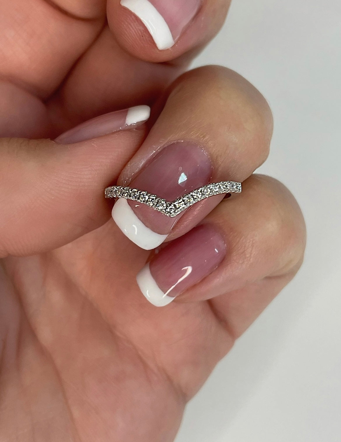 Moissanite. Sterling Silver 925 curved moissanite band
