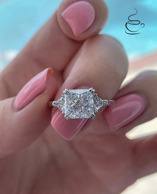 The Joy. Sterling Silver 925 engagement ring with clear crushed ice simulated diamond