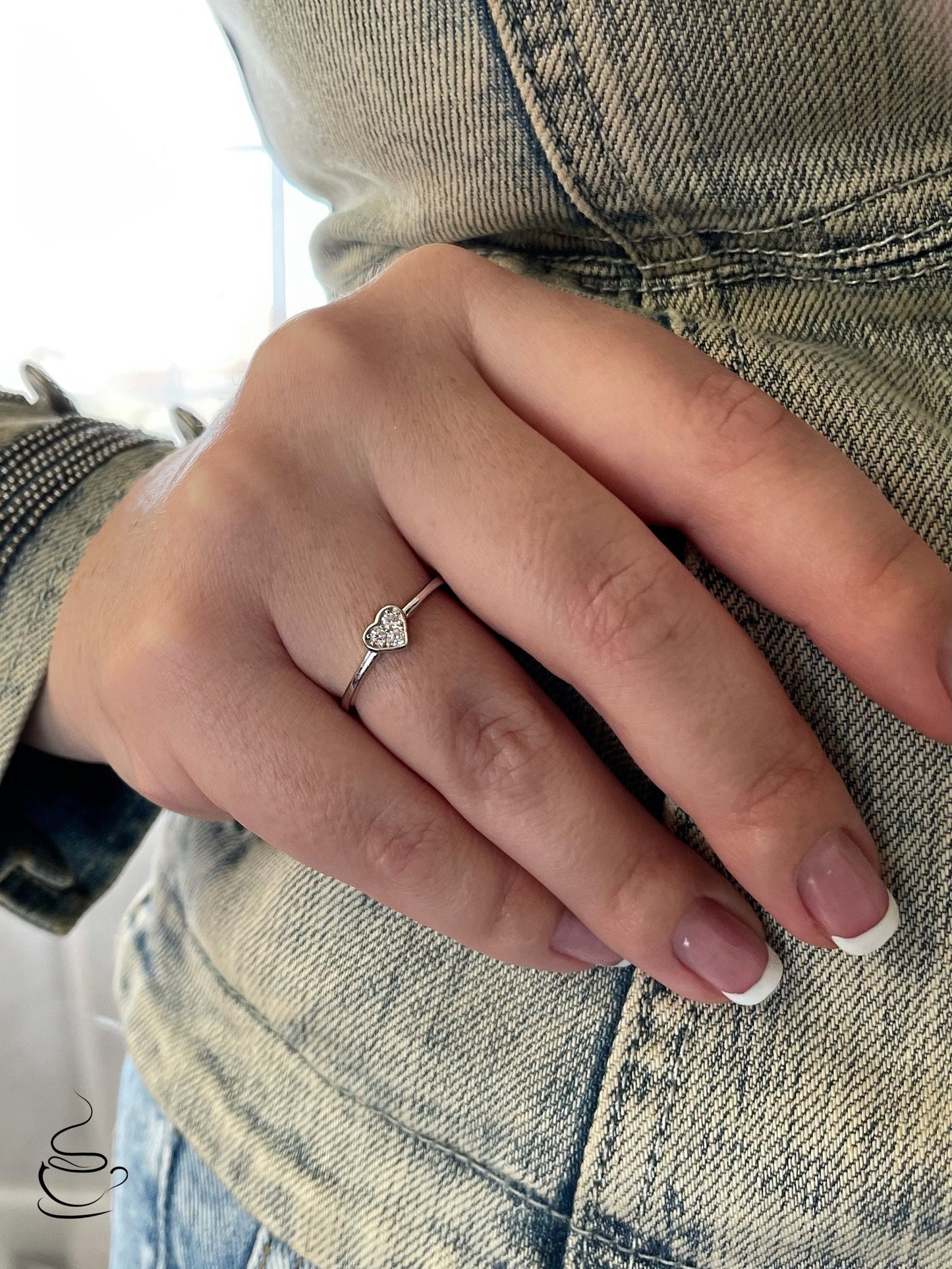 Minimalist ring. Sterling Silver 925 Heart Shaped Ring with CZ Diamonds Dainty ring