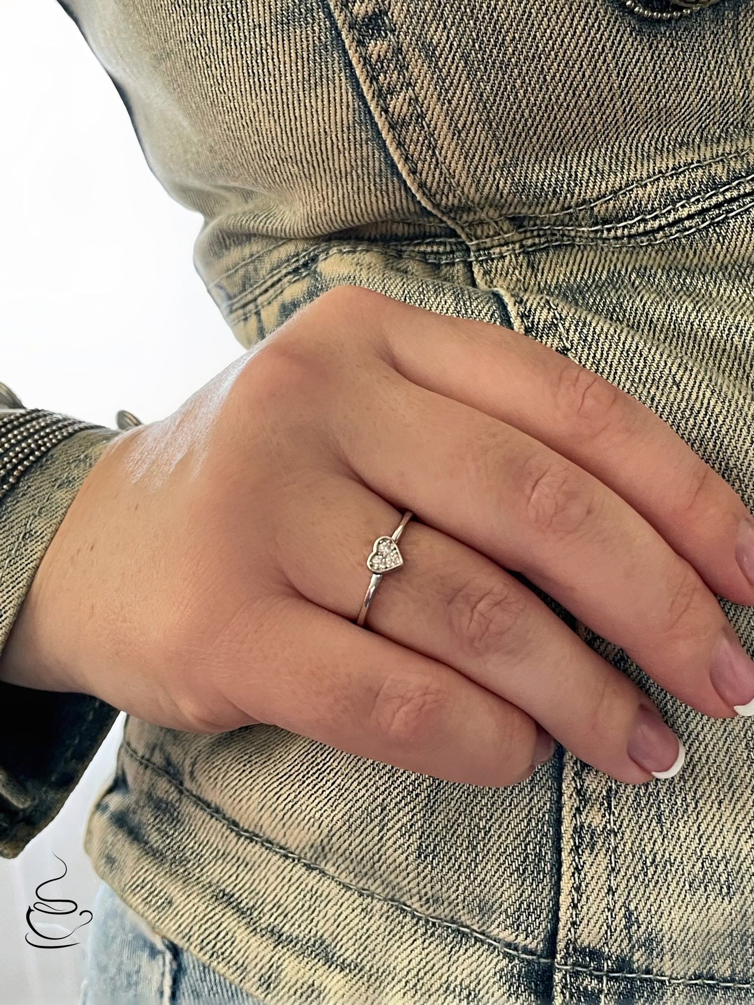 Minimalist ring. Sterling Silver 925 Heart Shaped Ring with CZ Diamonds Dainty ring