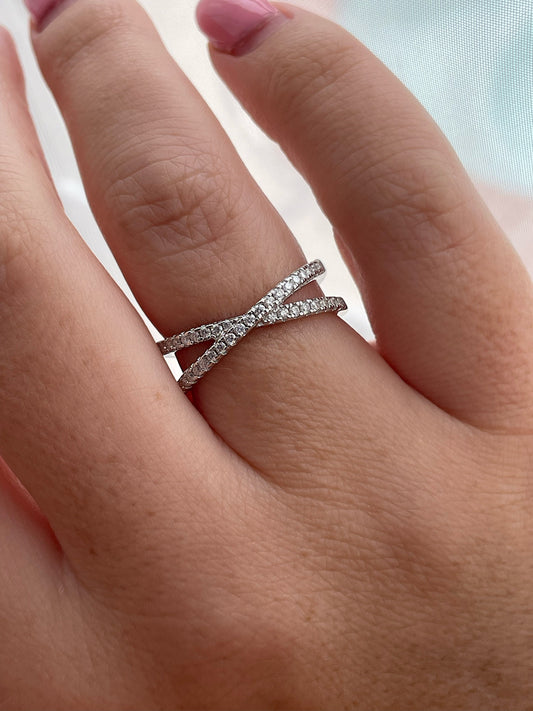 Moissanite. Sterling Silver 925 Criss Cross Ring With Moissanite