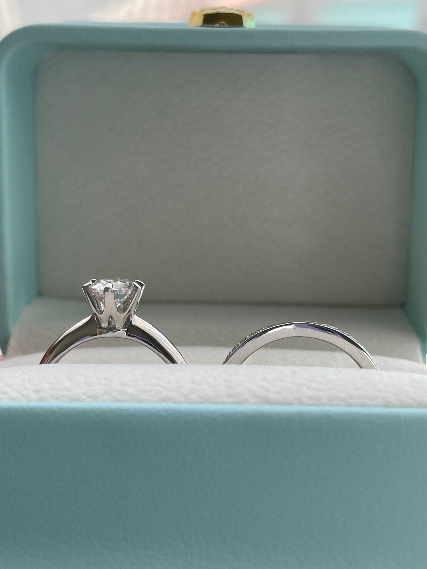 Moissanite set. Sterling Silver 925 bridal set with 1CT, 2CT round brilliant cut moissanite and curved band