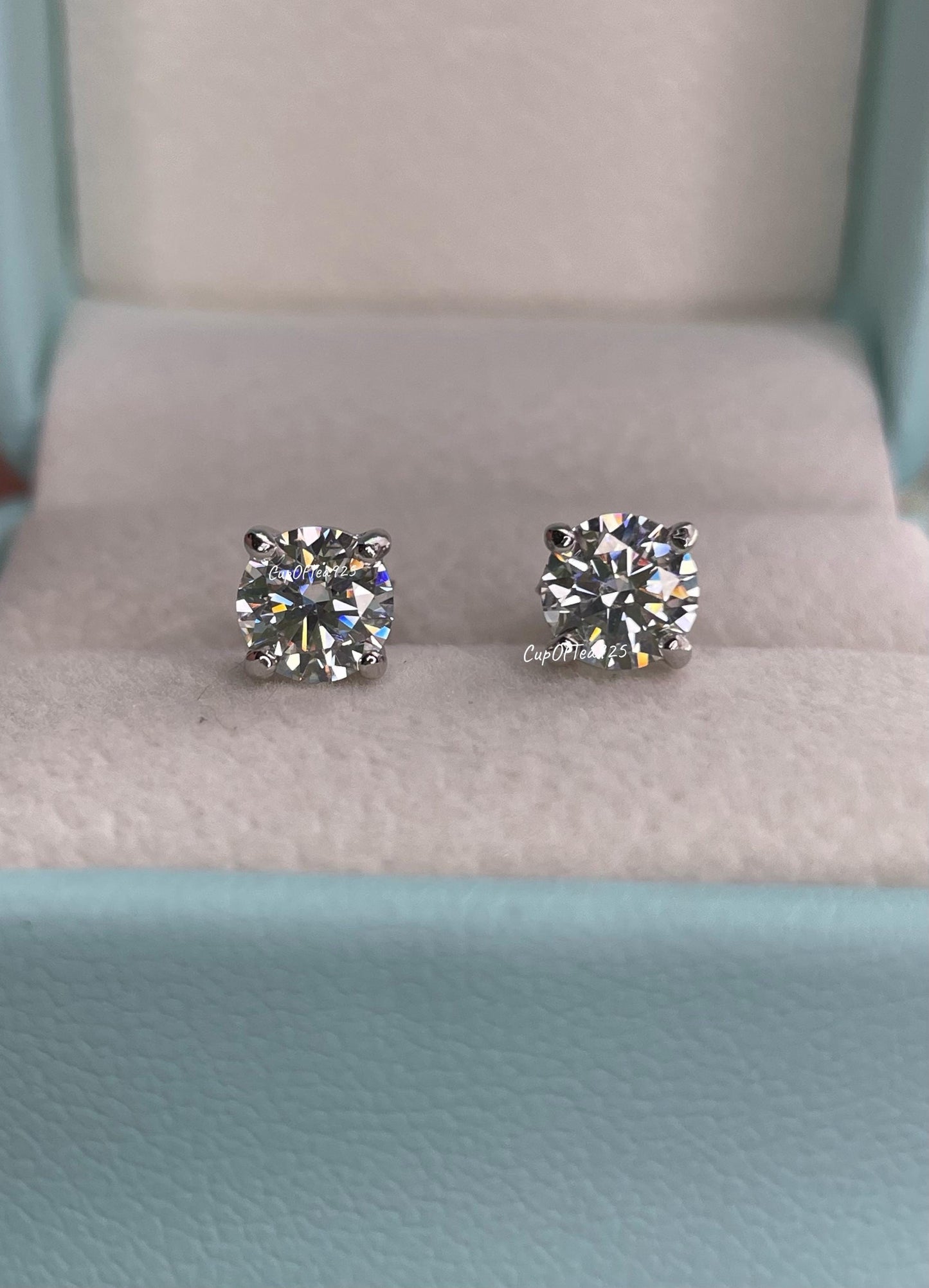 Moissanite. 1.6 CTTW (0.8CT+0.8CT) The Finest D color Flawless Moissanite Stud Earrings in Sterling Silver 925