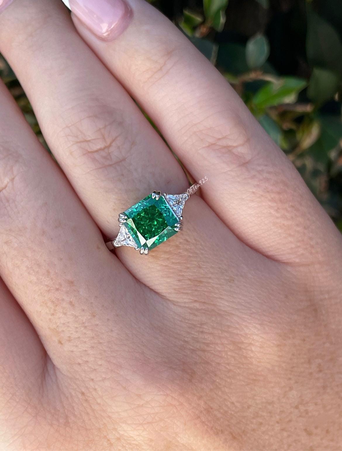 The Joy. Crushed ice 3CT green emerald in sterling silver 925. Engagement ring, promise ring, May birthstone ring