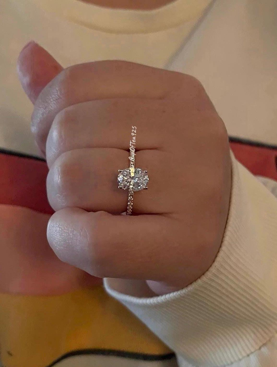 Rose gold vermeil, yellow gold vermeil, silver 925 Engagement Ring with 2CT oval cut simulated diamonds or moissanite