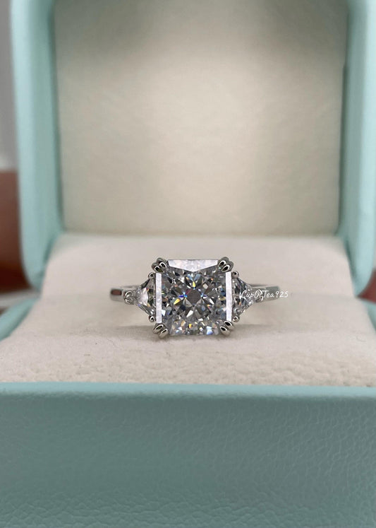 Crushed ice 3CT engagement ring with 8A CZ simulated diamond in sterling silver 925. Engagement ring, promise ring, three stone ring