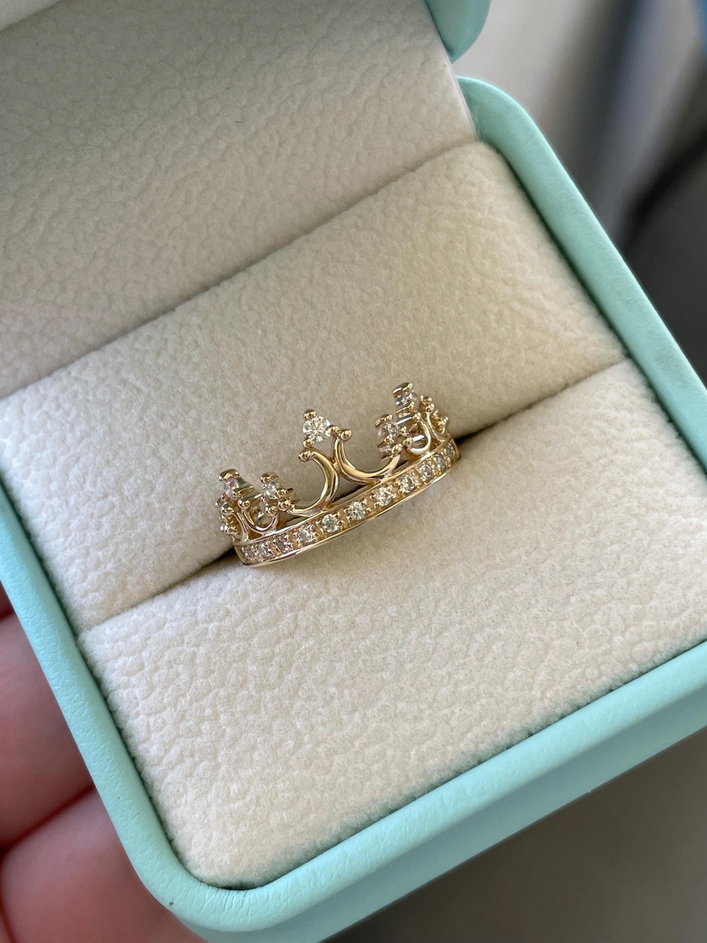 14K gold queen crown ring with moissanite , gift for her, graduation gift, moissanite crown ring, engagement ring