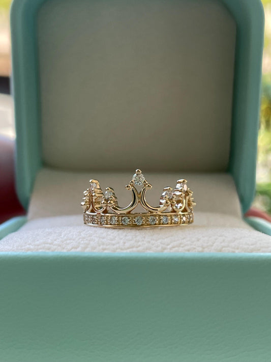 14K gold queen crown ring with moissanite , gift for her, graduation gift, moissanite crown ring, engagement ring