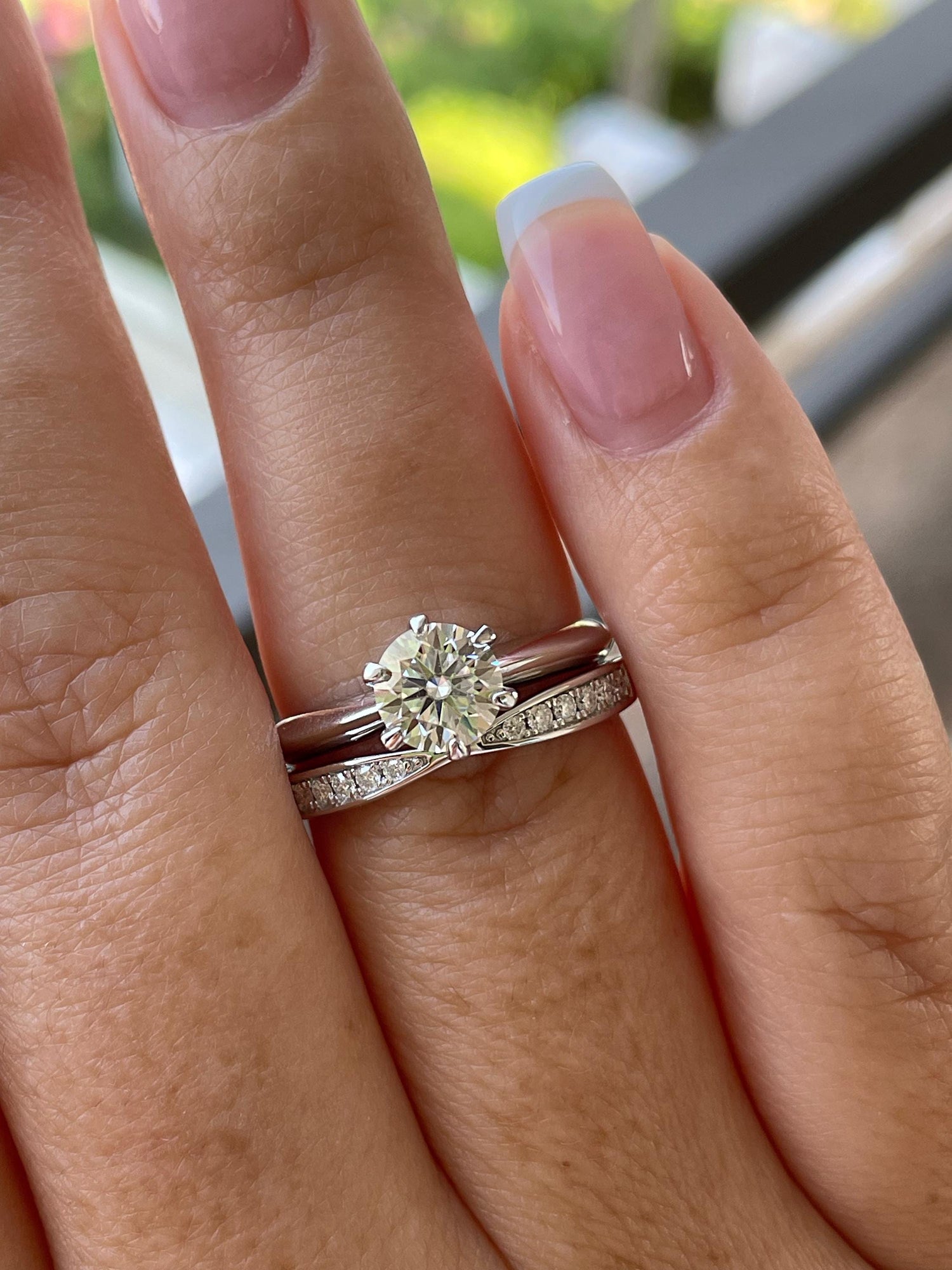 Sterling Silver 925 bridal set with 1CT round brilliant cut D VVS moissanite solitaire and curved moissanite wedding bend.