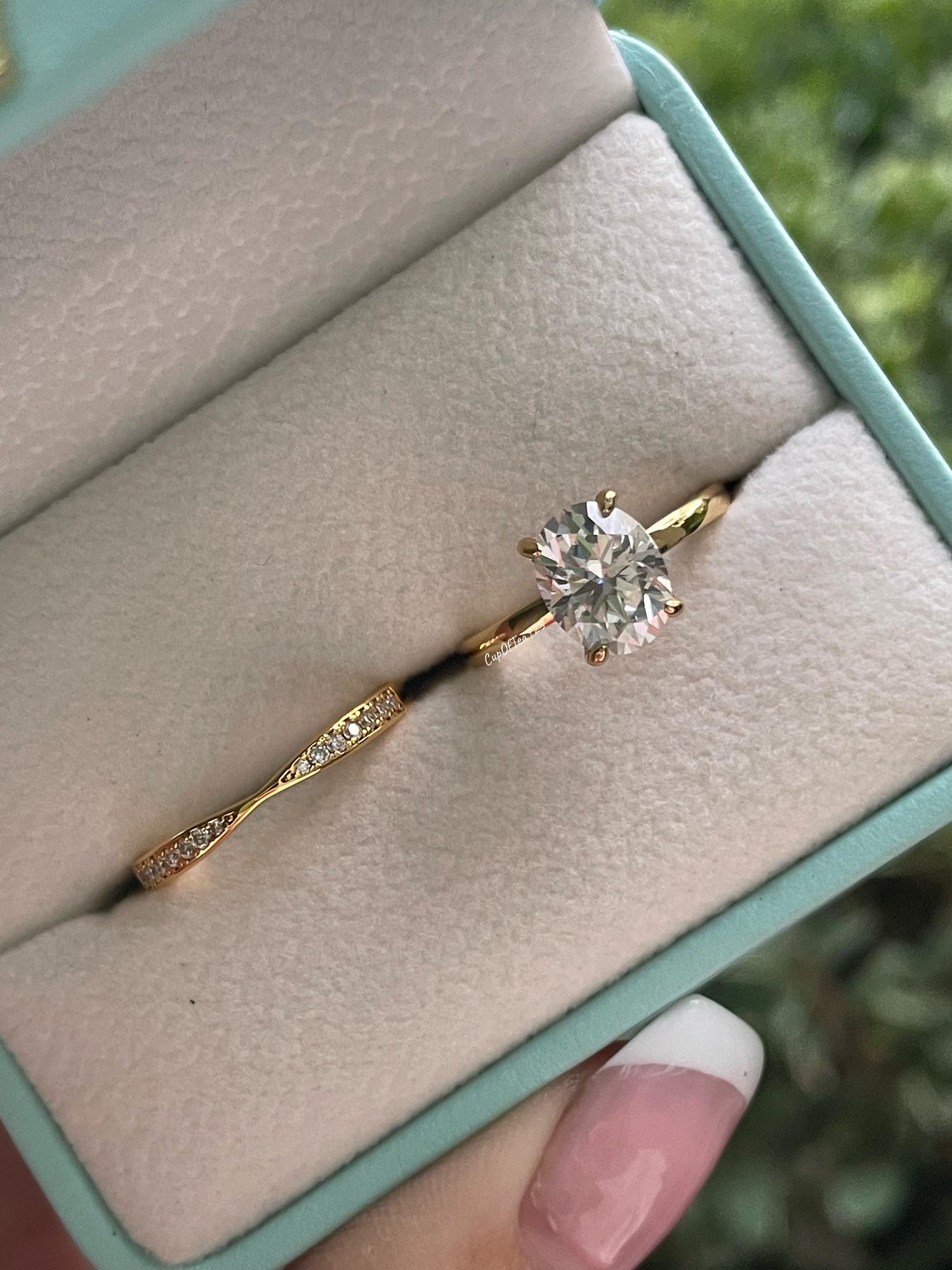 Yellow Gold vermeil engagement ring Set with 2CT Oval cut D VVS moissanite or CZ and curved moissanite band