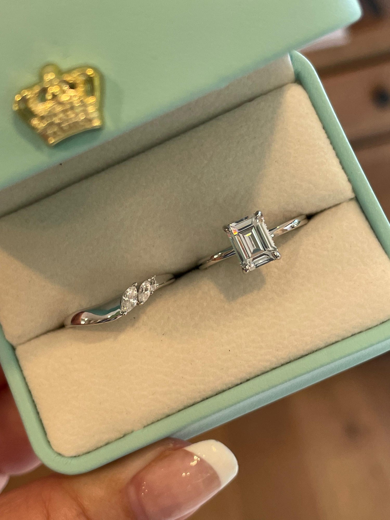 2 carat emerald cut moissanite engagement ring set. Sterling silver 925 bridal ring set with 2CT solitare with hidden halo and curved band.