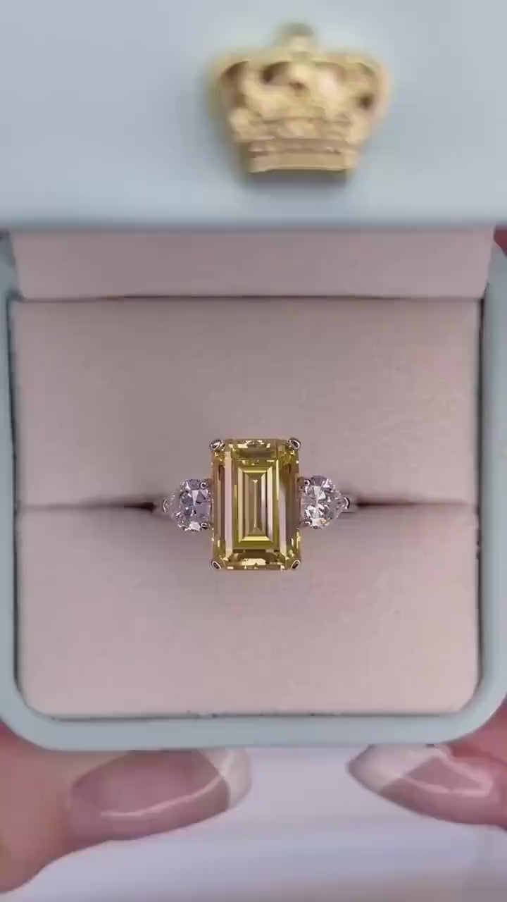 New In! Sterling Silver 925 engagement ring with 3.5CT yellow canary emerald cut CZ simulated diamond