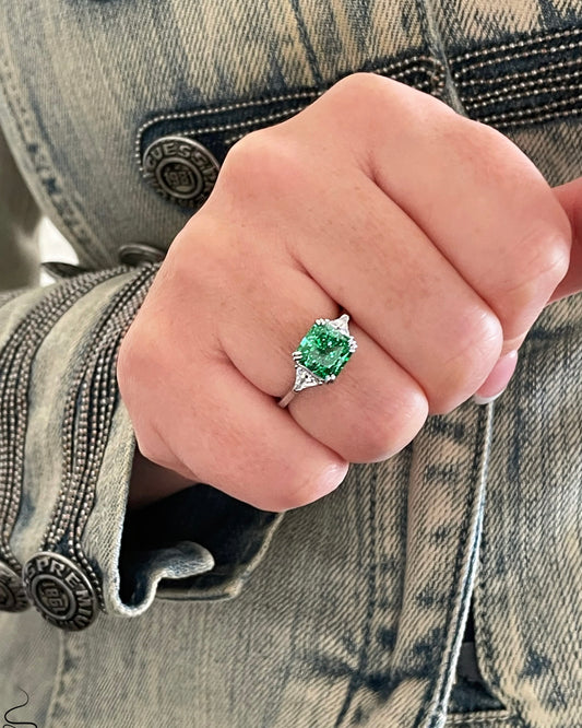 The Joy. Sterling Silver 925 ring with green emerald crushed ice simulated diamond
