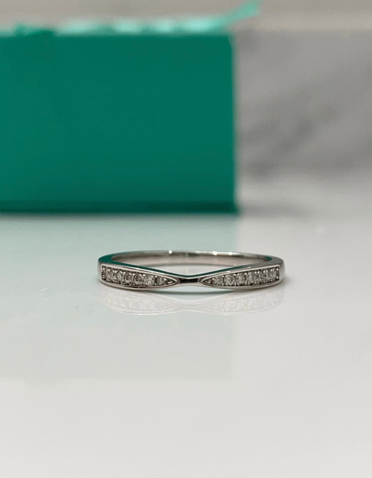 Moissanite. Sterling silver 925 curved moissanite band.